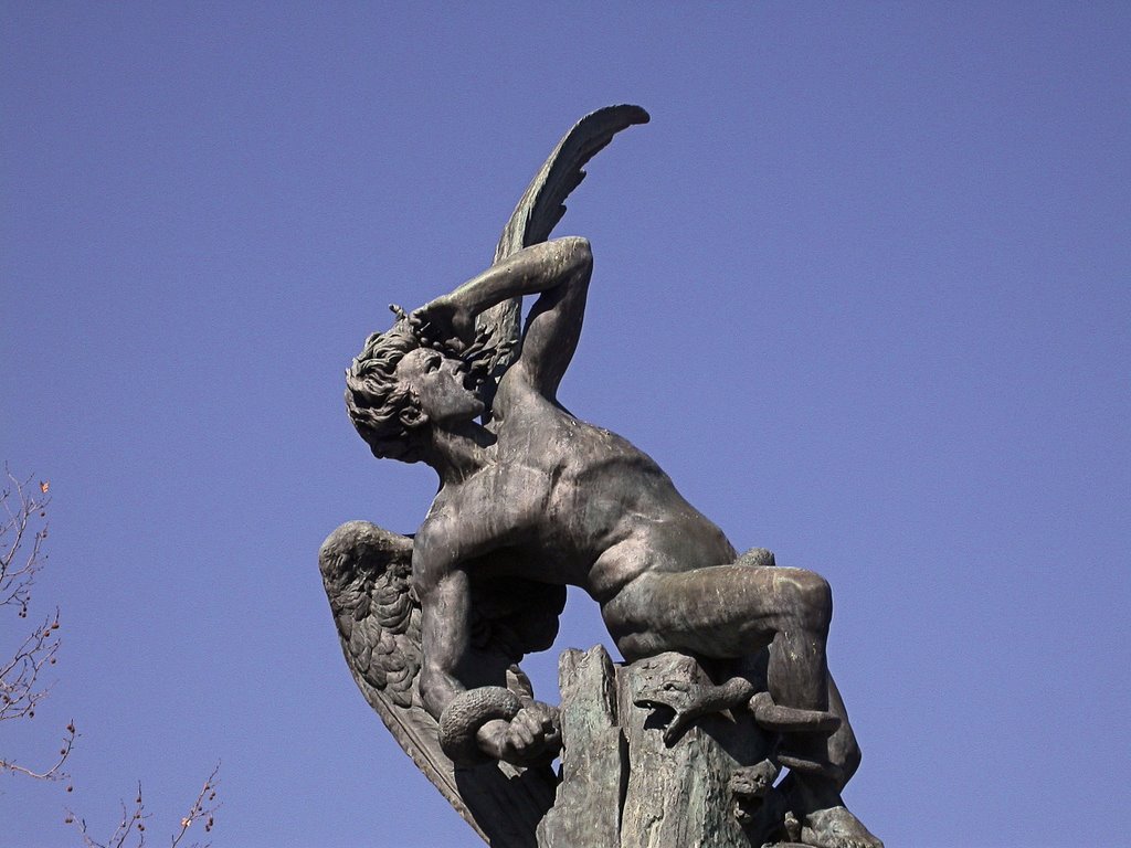 Retiro de madrid-estatua al angel caido by Javier Gorostiza