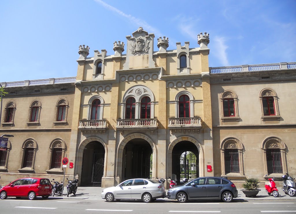 Barcelona (Horta): Arxiu Municipal del Districte by Pedro Salcedo i Vaz