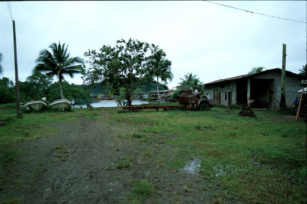 Nuqui harbour by bartb