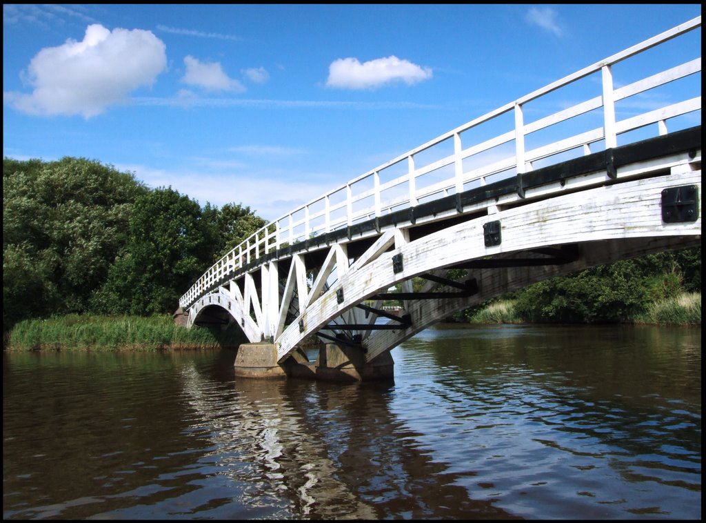 Foot bridge near dutton locks by jon baxter