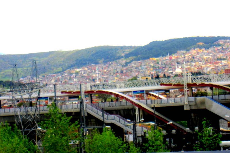 Karşıda Hilal metro durağı ve merdivenler by Osman Ünlü