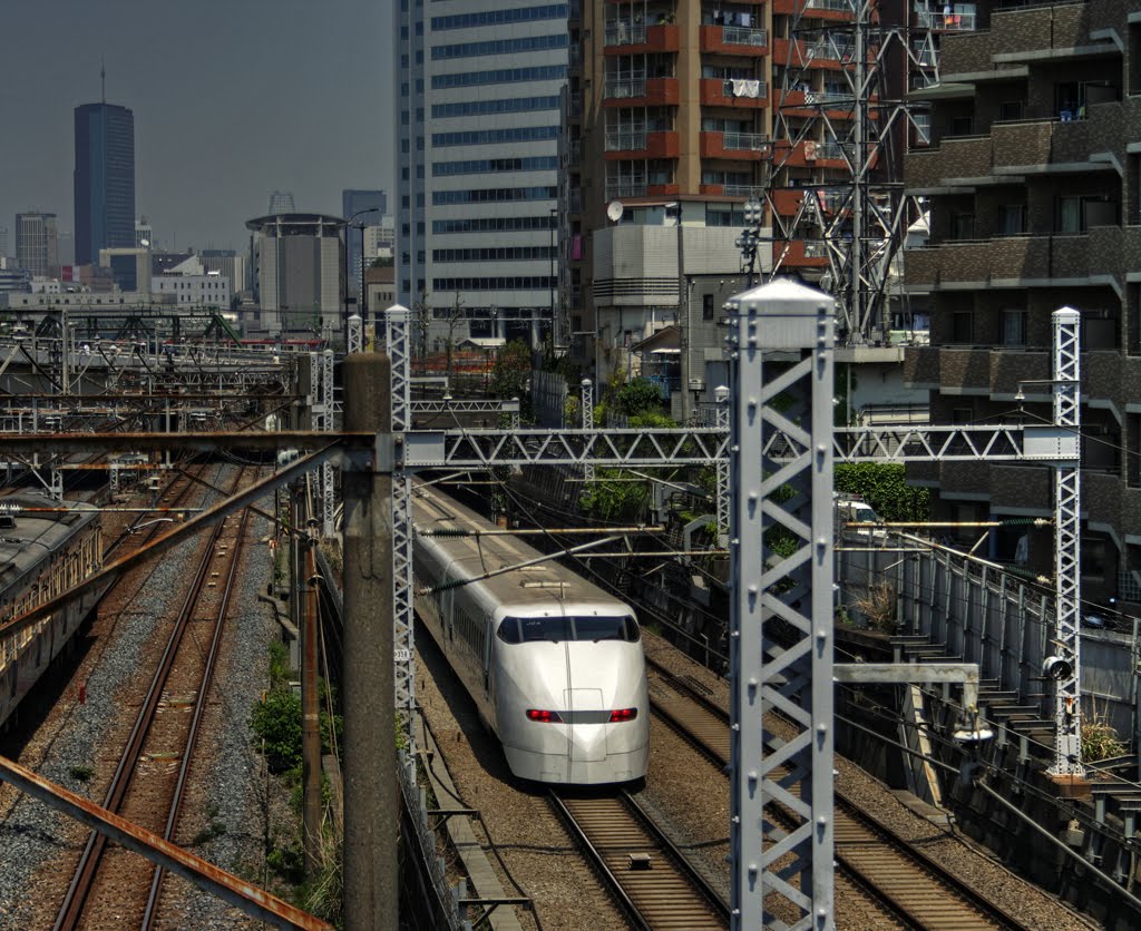 Shinkansen in Kita-Shinagawa (2199) by www.tokyoform.com