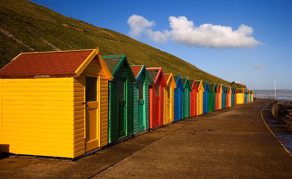 Beach huts, Whitby by Les McLean