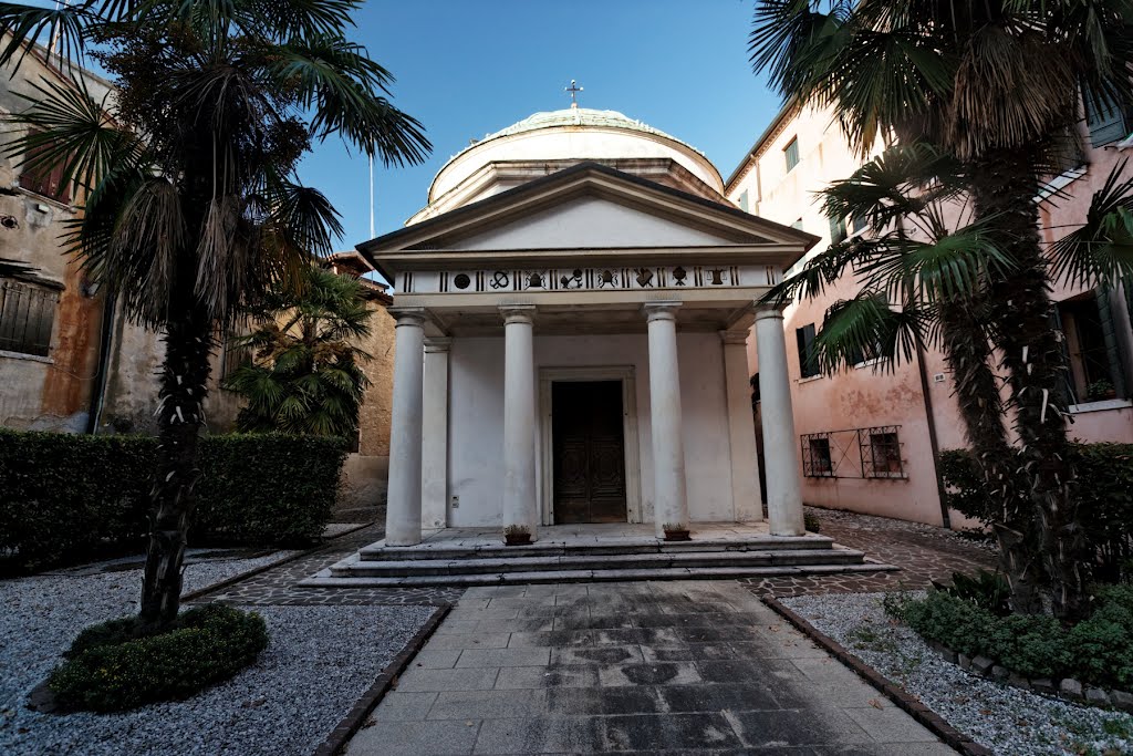 Treviso - Via Antonio Canova - View NNE on il Tempietto del Beato Enrico 1830 by txllxt