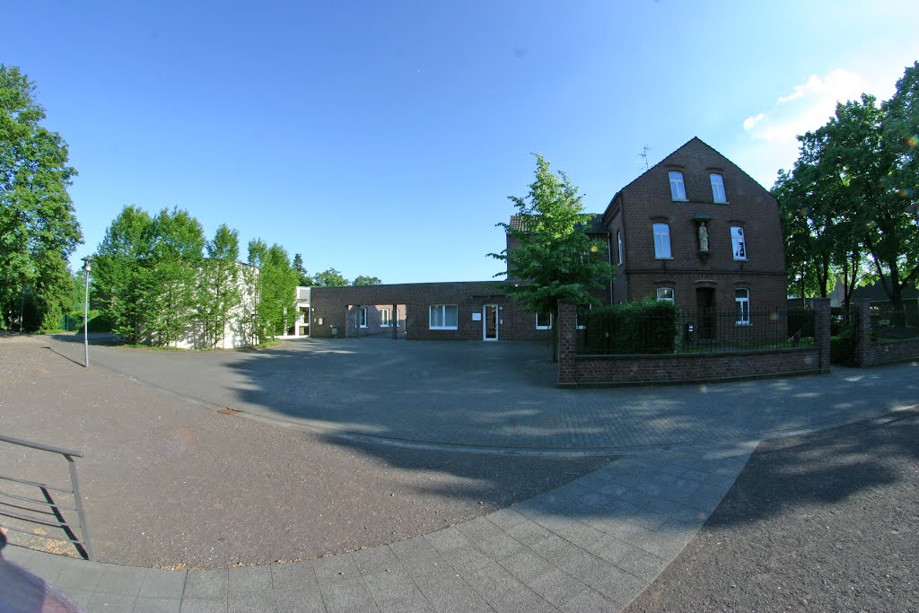 Schützenstraße, Pastor-Lennartz-Platz Bockert, Nordrhein-Westfalen, Deutschland by H.van Gastel