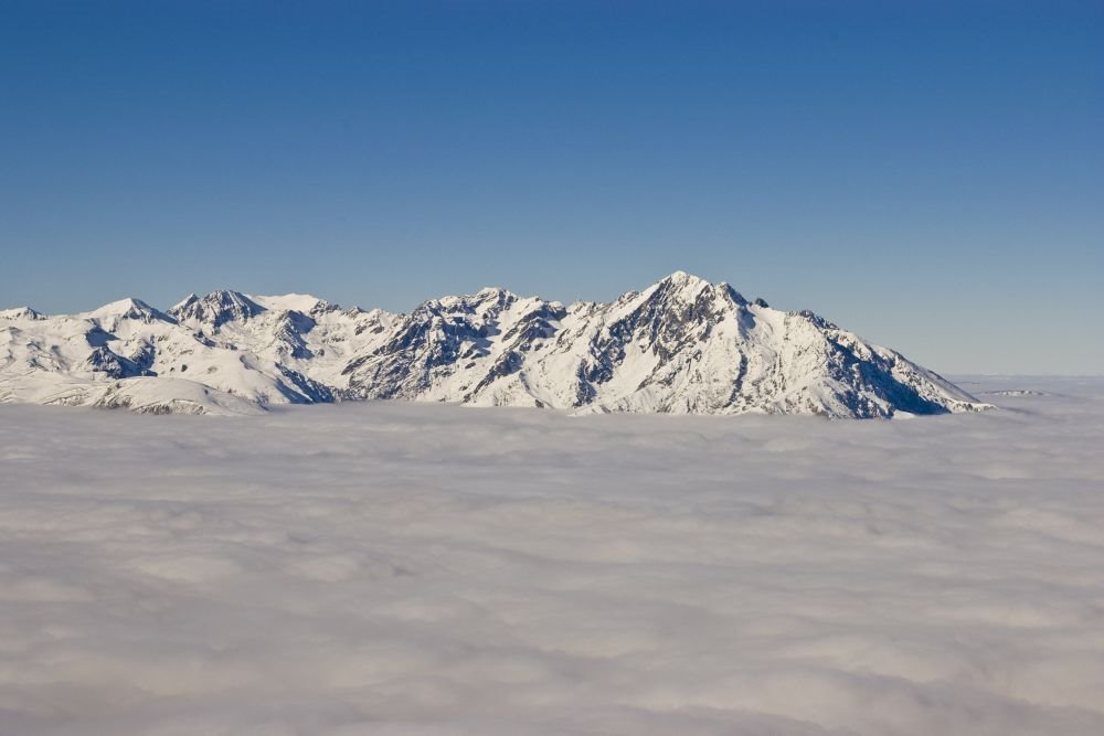 Île dans le ciel (Island in the sky) by jhk