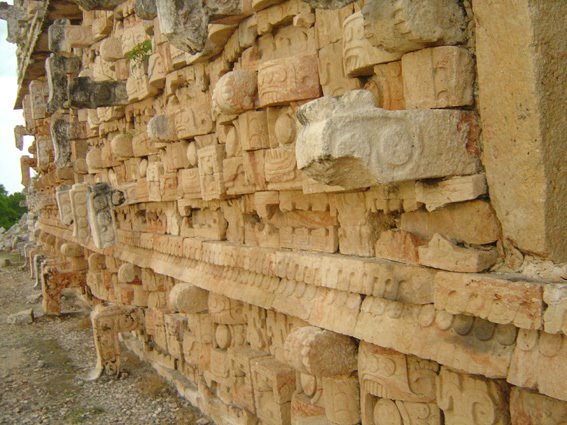 Muestra del esplendor de la Arquitectura Puuc Maya, en Kabah. by Pollo de Pelos