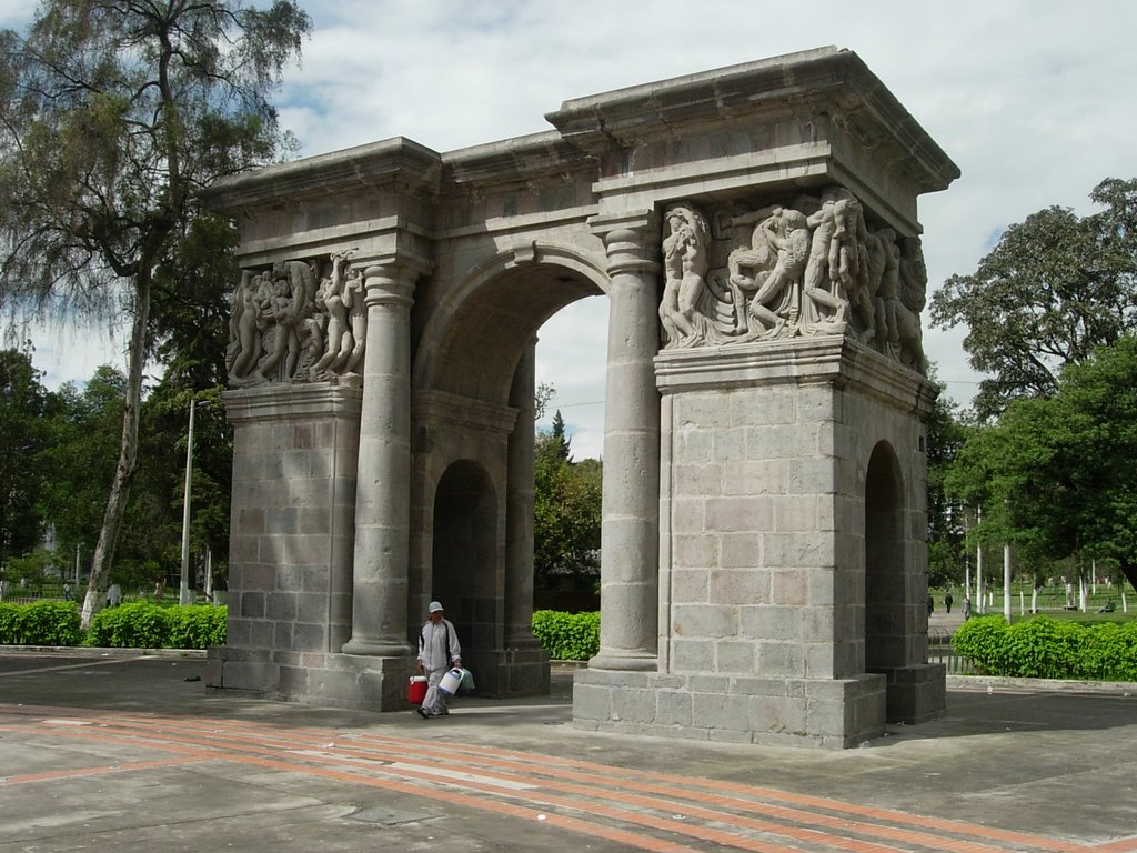 Quito arch by wyewurk