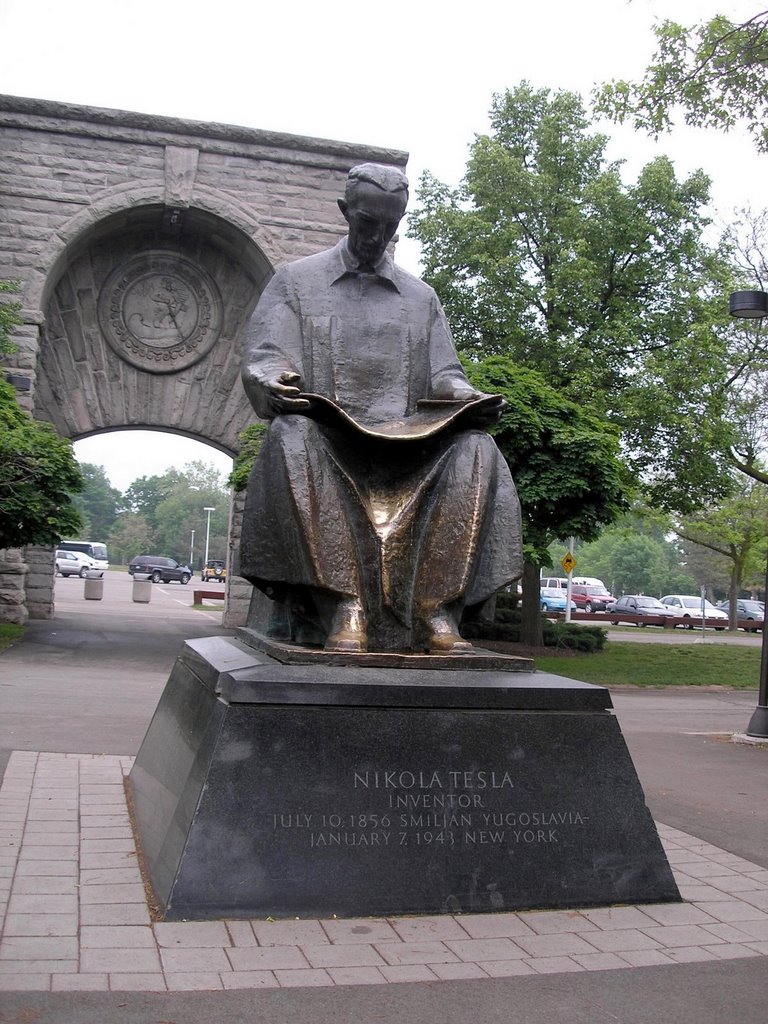 Statue of Nikola Tesla by varnav