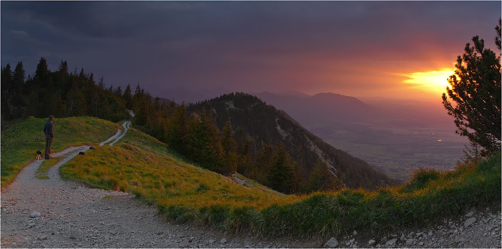 Sonnenuntergang am Heimgarten III by Ilmberger