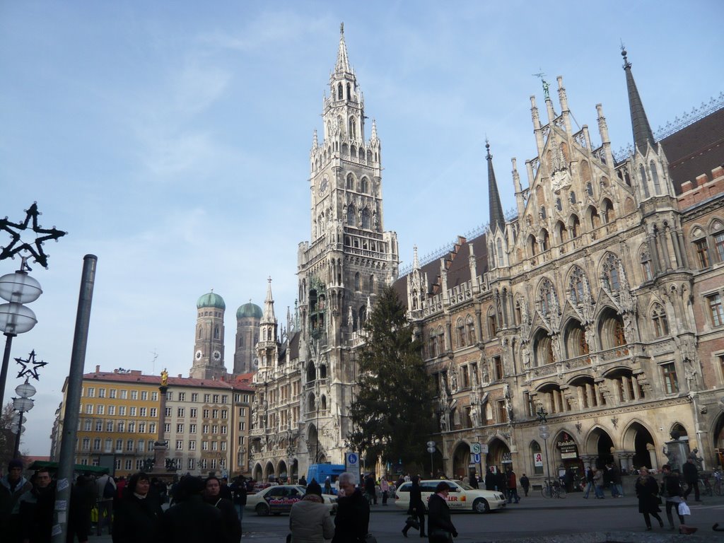 Rathaus am Marienplatz by Hans-Ulrich Lukas