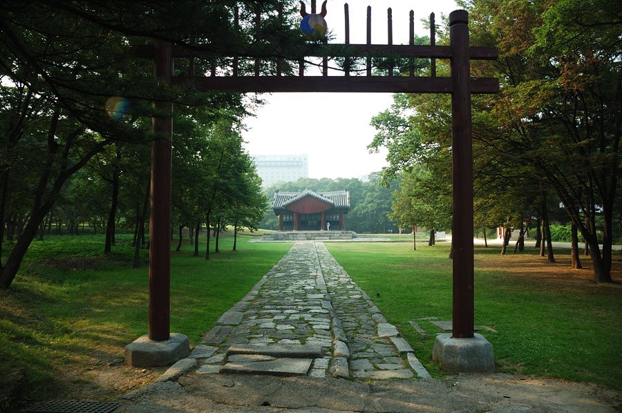 Seolleung (The royal tomb of Seongjong who was King of Joseon Dynasty) by CsOH