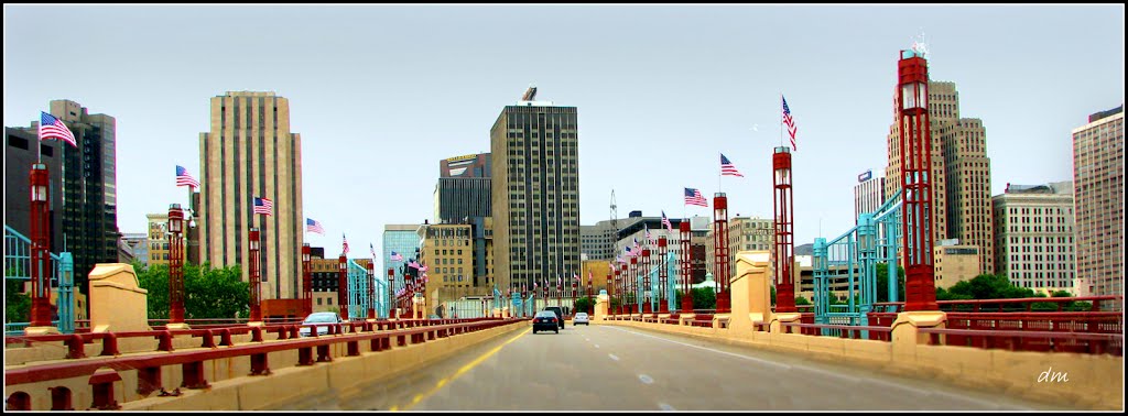 On the bridge to downtown St. Paul by HAMANA