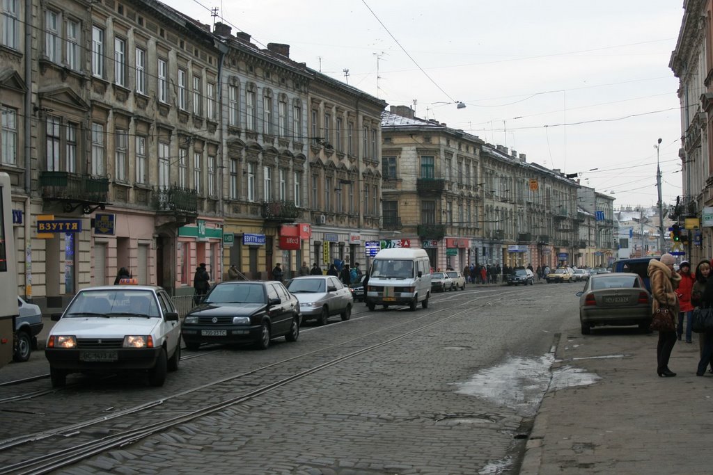 Lviv city centre (Horodotska) by Romain Schwartz