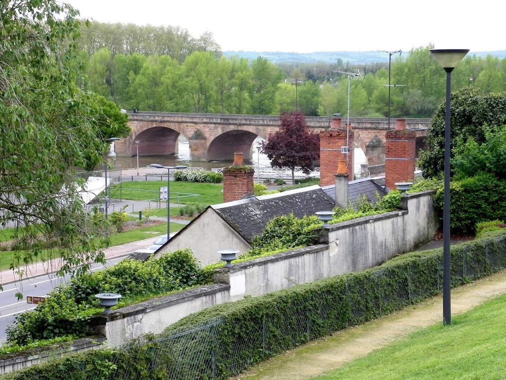 Nevers - Pont de Loire - Depuis les hauteurs de la place de la République by epaulard59