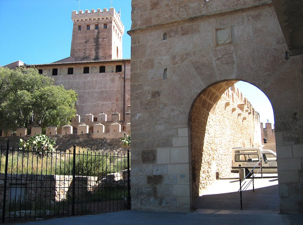 Porta de LLíria by marathoniano