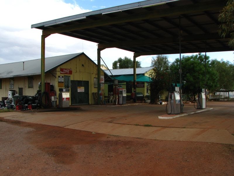 Barrow Creek Servo by ozimage