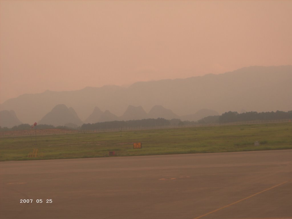 Vue 5 Landing  to  Guilin  Airport by Jackie Gomez-Blasco