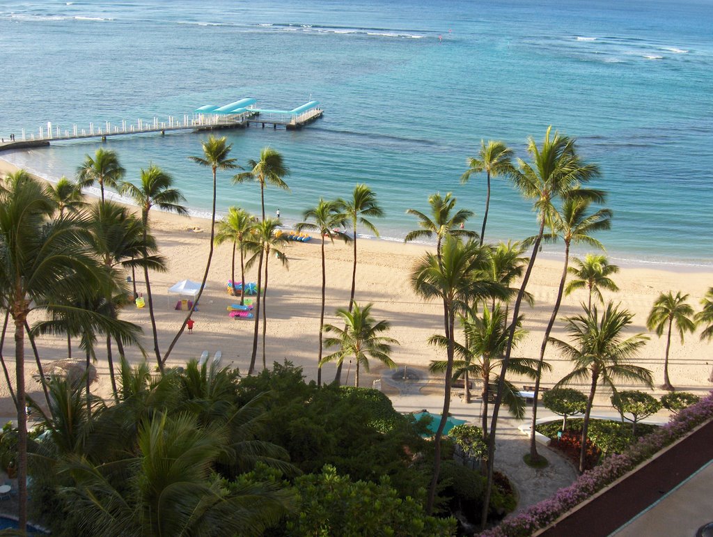 Waikiki Beach from Rainbow tower by jsommer