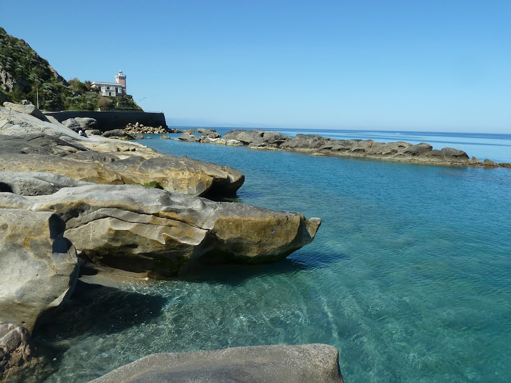 Capo d'Orlando - Sotto il faro by gibellina47