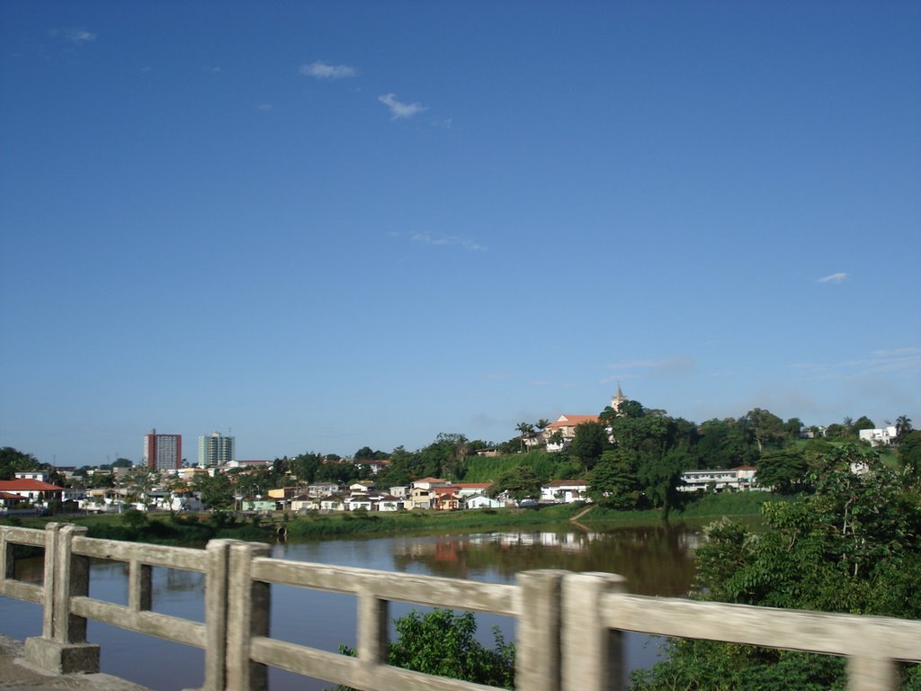 Vista parcial de Registro durante passagem sobre o rio Ribeira- SP by leonir angelo lunardi