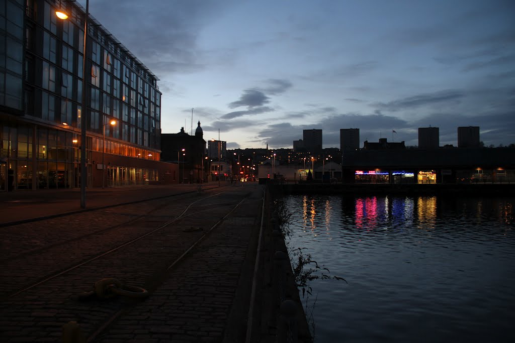 Dundee, Scotland by PETER László