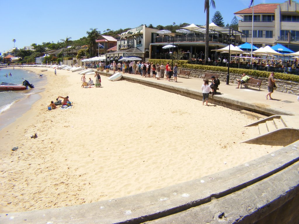 Nice beach on the harbour sid of watsons bay by Adamjwc