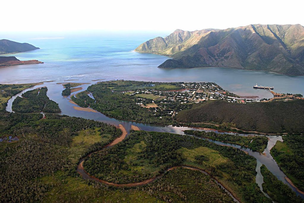 Baie de Kouaoua by lilian-alizert