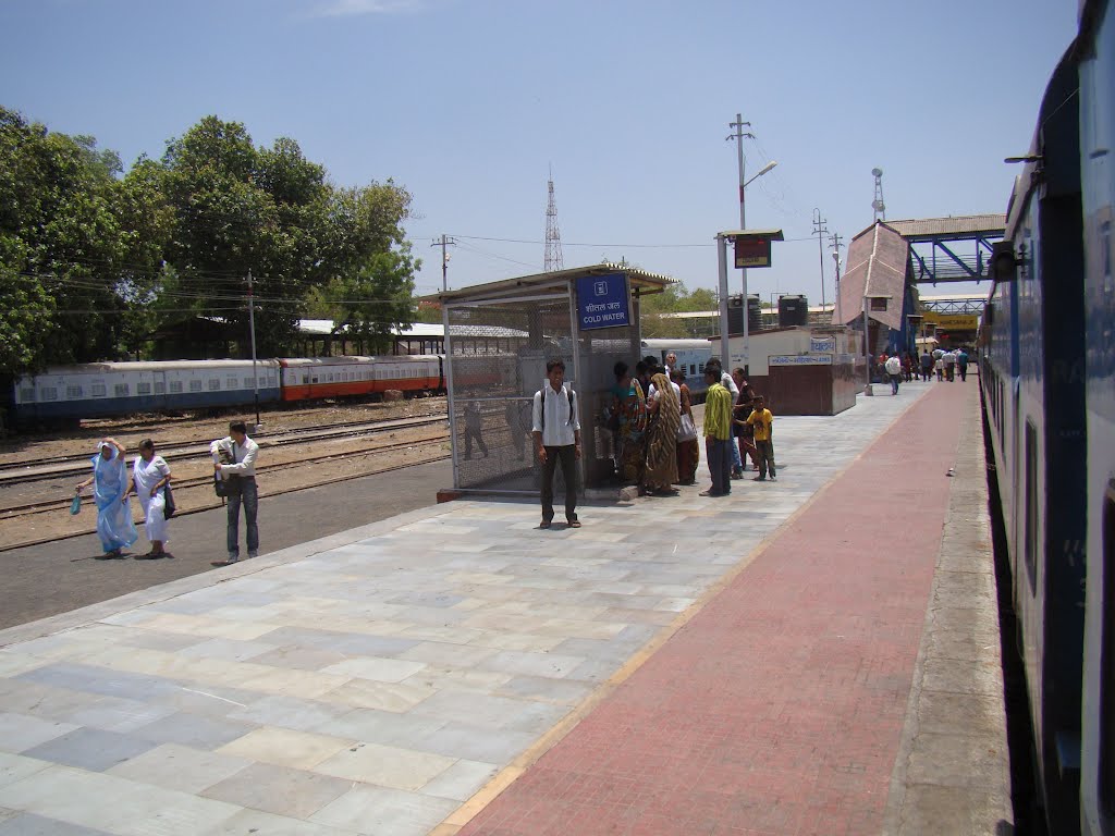 MAHESANA RAILWAY STATION by yogesh masuria