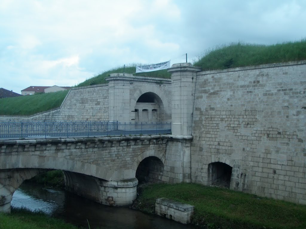 Toul the city walls - porte de France by stevenvanValen+hannekeRolloos