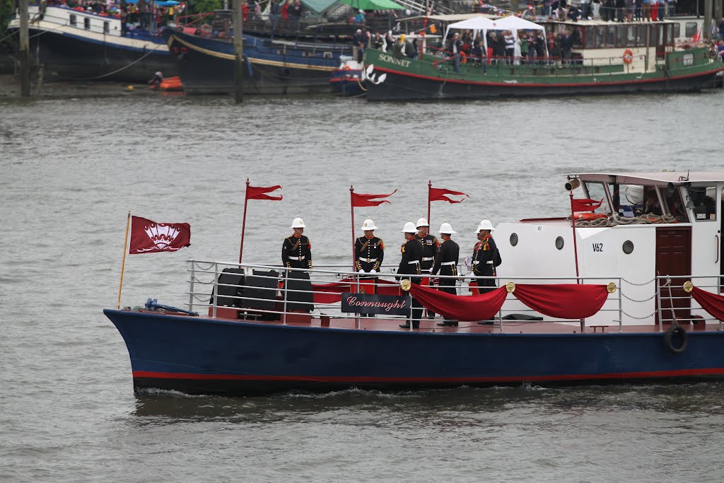 Queens jubilee 2012 - Royal Marine trumpeters by Tillyfarlar