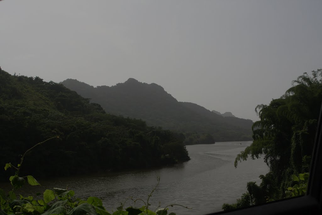 Lago Dos Bocas, en una tarde nublada-Utuado by Ricardo David Jusino