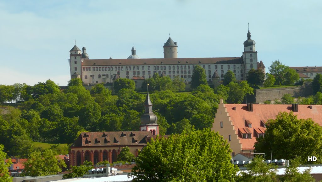 Würzburg - Die Festung auf dem Marienberg, von einem Kastell im 8 Jh. immer weiter ausgebaut zu einer Festung. by Heribert Duling