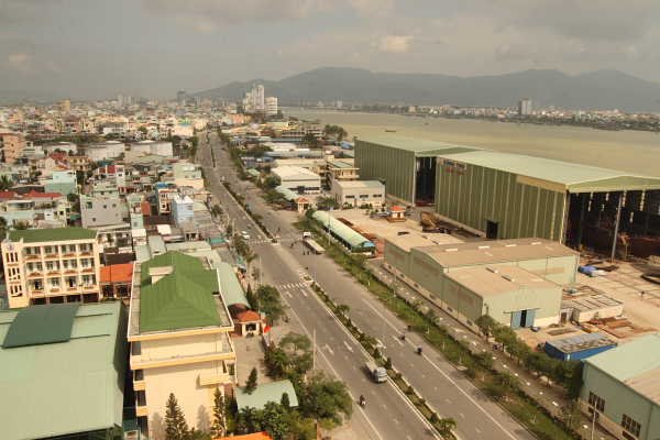 Trước cồng kho LPG by Hà Vũ