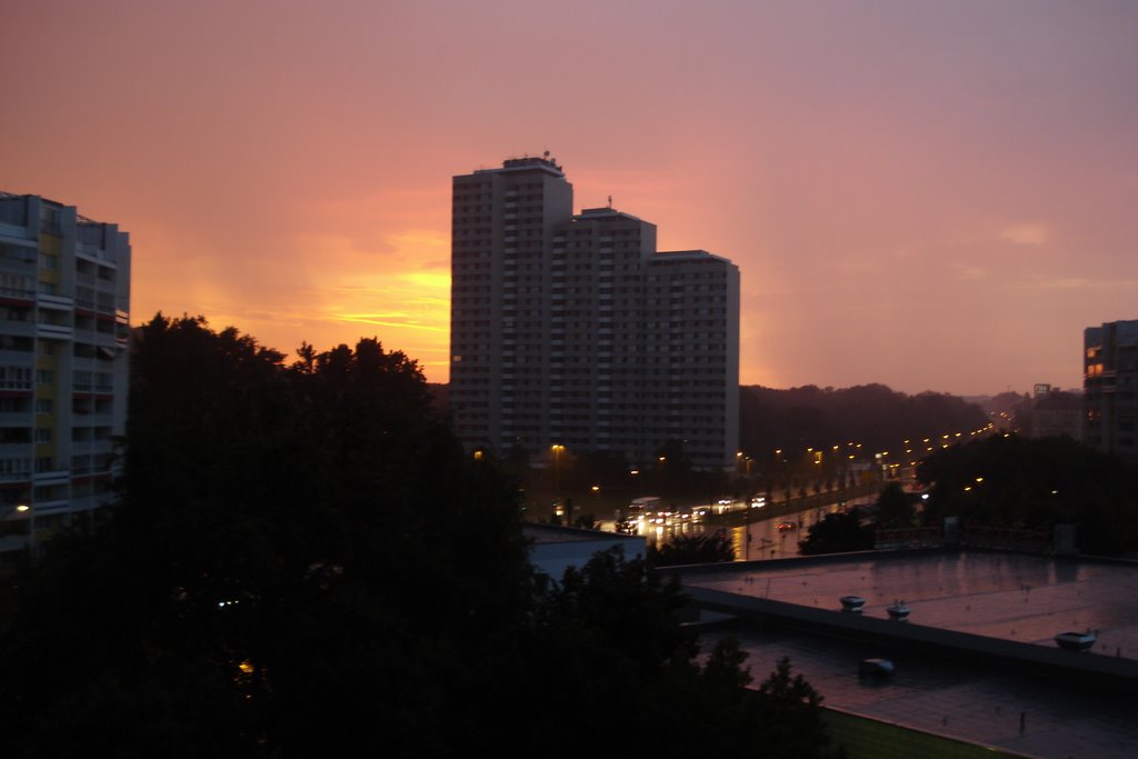 Berlin - Platz der Vereinten Nationen (Sonnenaufgang) by U. Heyder