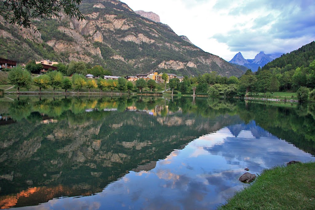 Lac du Lauzet sur Ubaye by jean pakhomoff