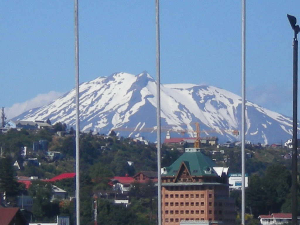 Puerto Montt y el Volcán Calbuco by chacaino