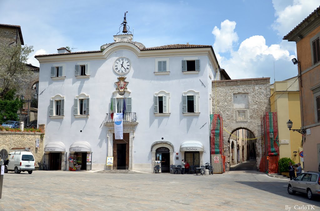 San Gemini - Terni (Umbria) Il Municipio e la settecentesca Porta Romana by CarloTK