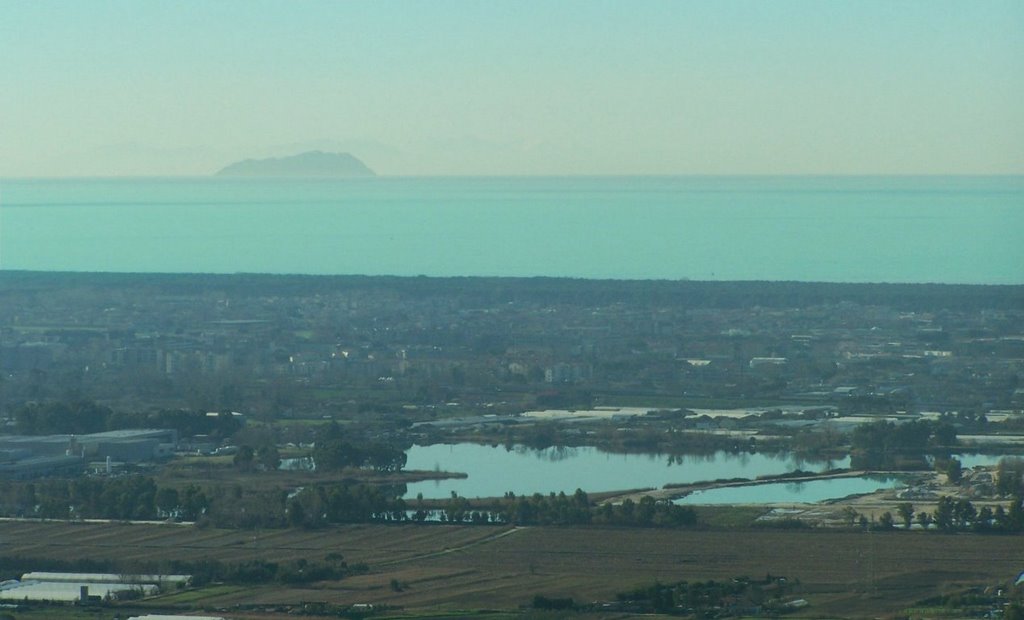 I laghi e la Gorgona by Guardia di Porta