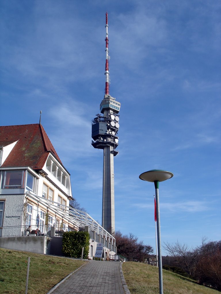 Blick auf den Fernsehturm bei Sankt Chrischona by Vheissu