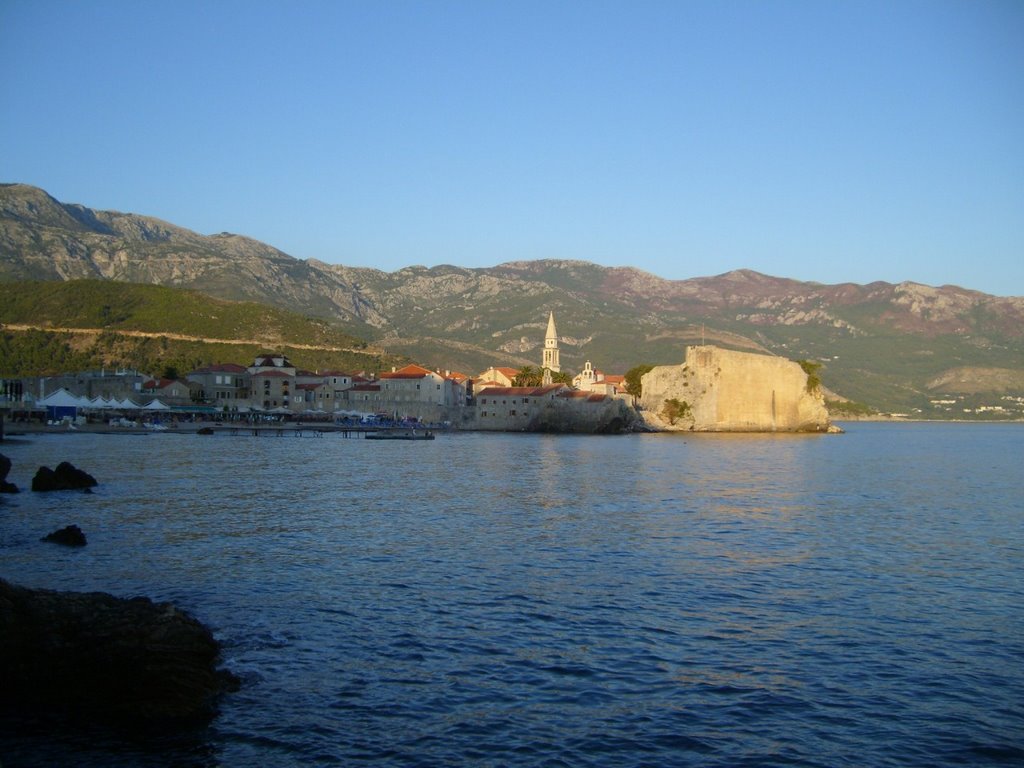 Budva, pogled na stari grad sa Mogren plaže by Dejan Kovačević