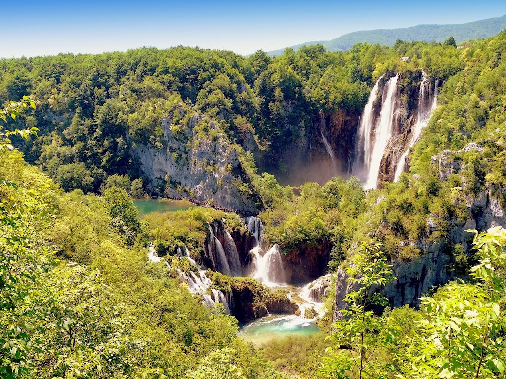 Croatie, les lacs de Plitvice où Plitvicka sont une des merveilles de la Croatie by Roger-11