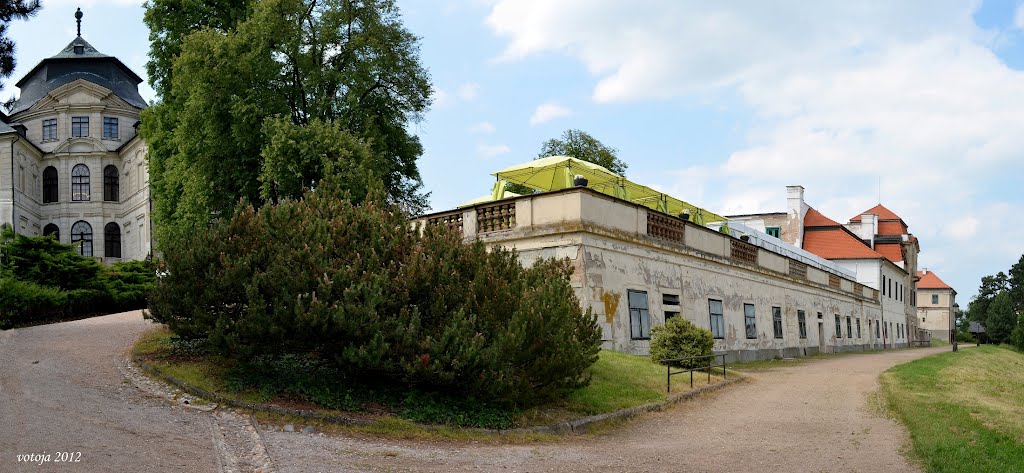 CHLUMEC nad Cidlinou - provozní budovy zámku / operating in the Castle by votoja - CZ