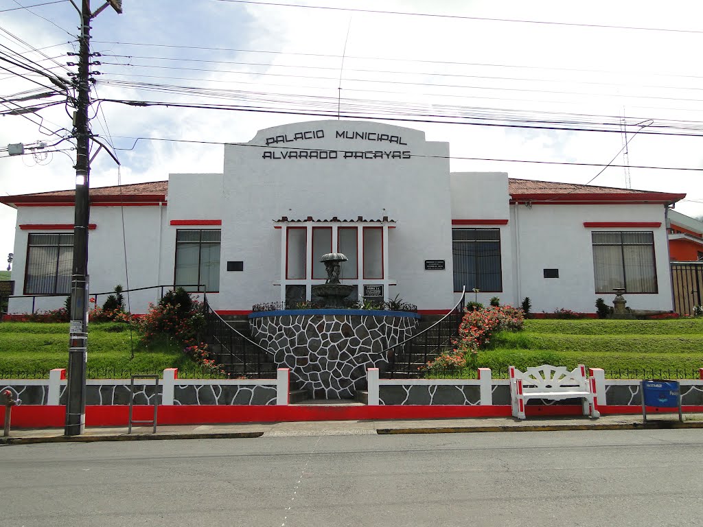 Palacio Municipal de Pacayas by Gino Vivi