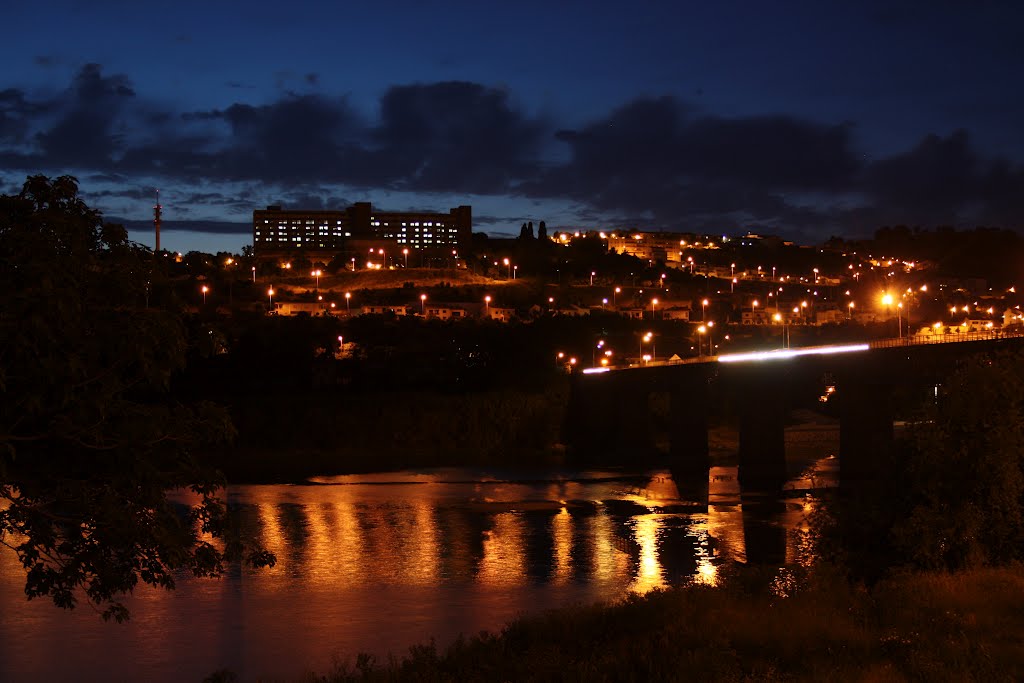 Á noite junto ao Tejo - Abrantes - Portugal by Nuno M. Neves