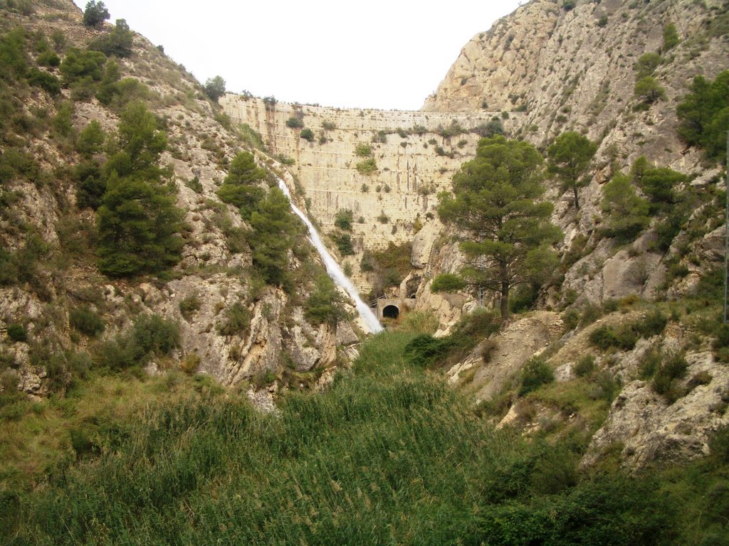 Pantano de Tibi, visto desde abajo by joses3es