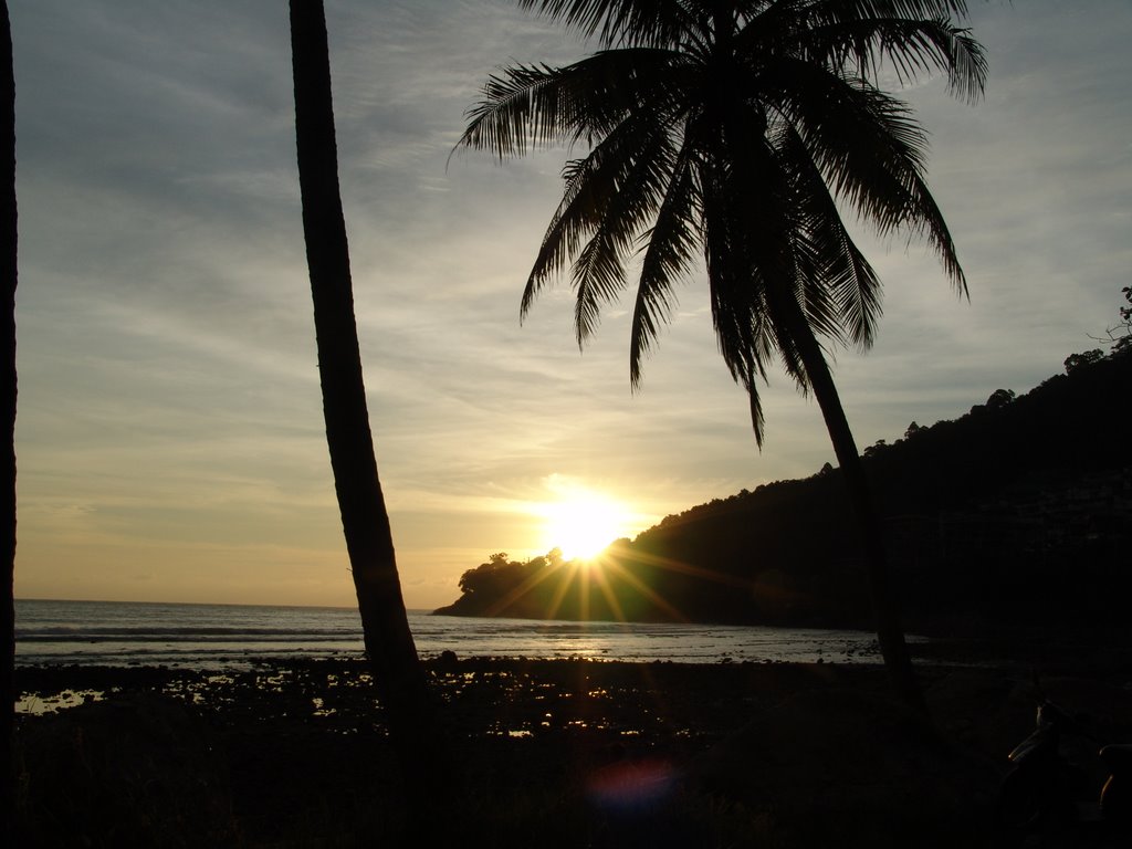 Phuket, Kalim Bay - sunrise by Wieland Kleinert