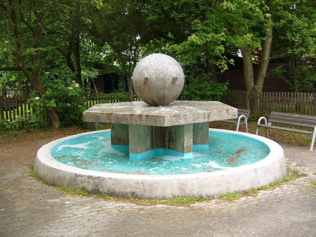 Brunnen in Bruckberg by Mauerschwalbe