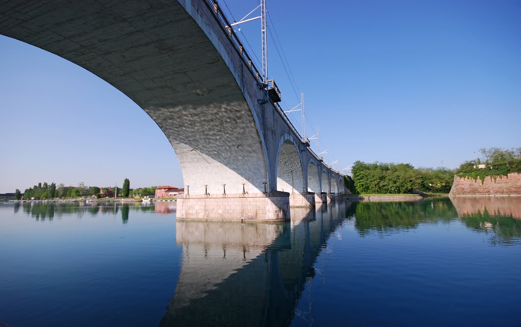 Peschiera del Garda, ponte ferroviario by Massimo Telò