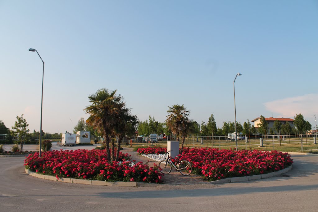 Lido di Jesolo - Camping Albatros - 30. Mai 2012 abends by Wolfgang Hanko